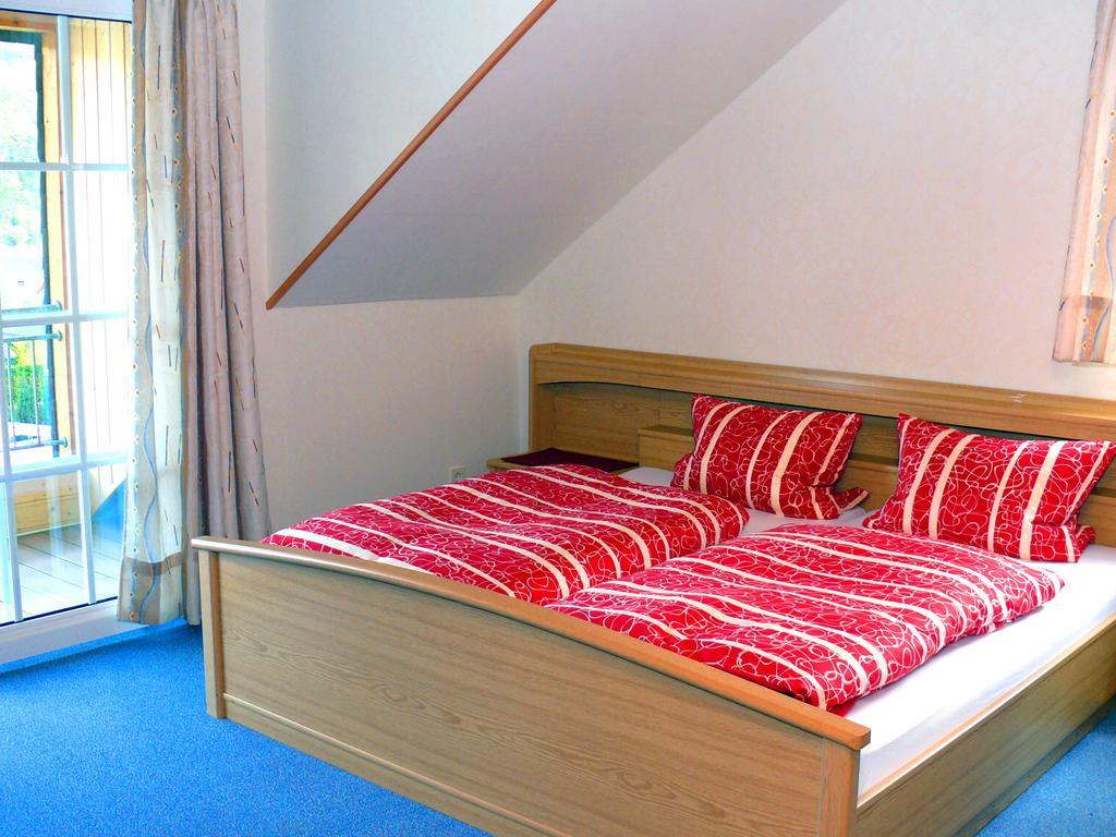Ferienweingut Rainer Beitzel Hotell Kröv Exteriör bild